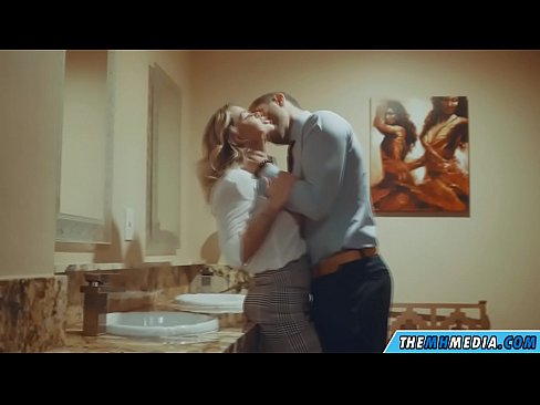 ❤️ Meta blonda busty seduces f'kamra tal-banju pubbliku ☑ Porn magħmul fid-dar lilna mt.hellporno-com.ru